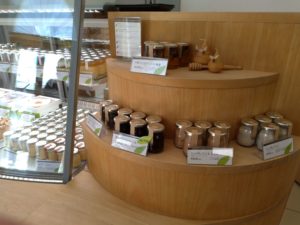 プルシック店内 レジ横