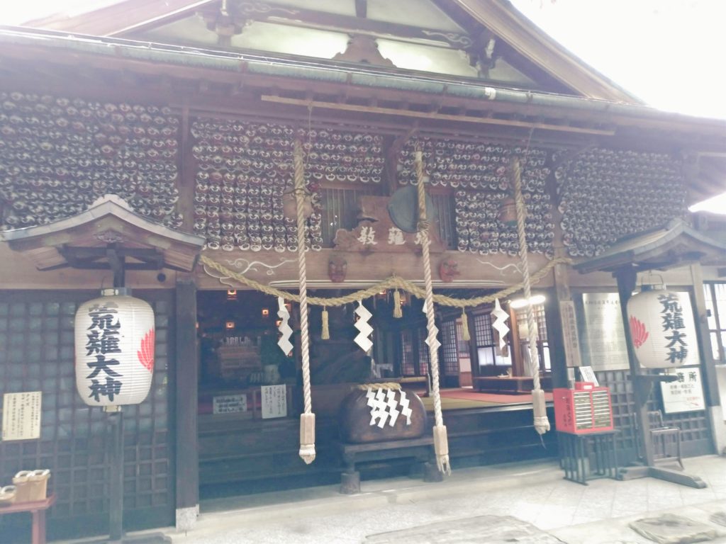 祈願成就の返納面と奉納面