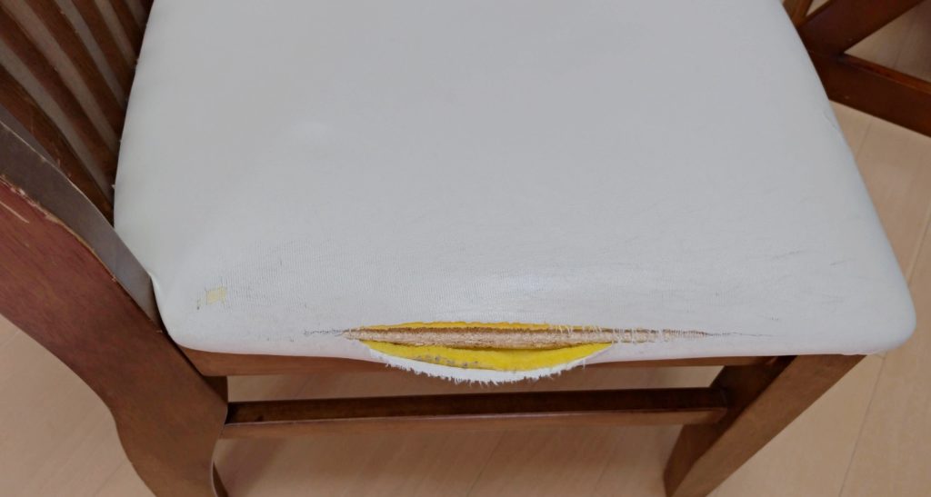 イスの座面やぶれ