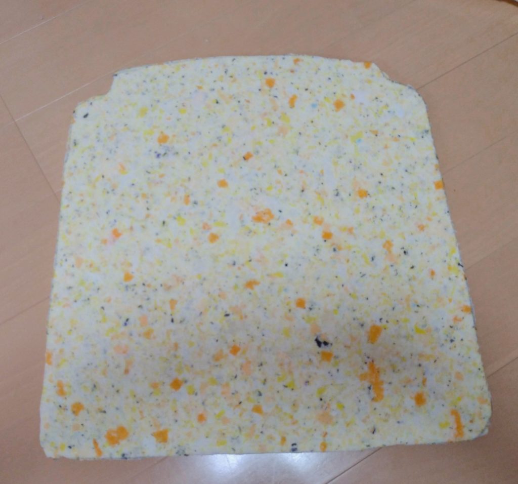 イスのクッション ウレタン切り取り