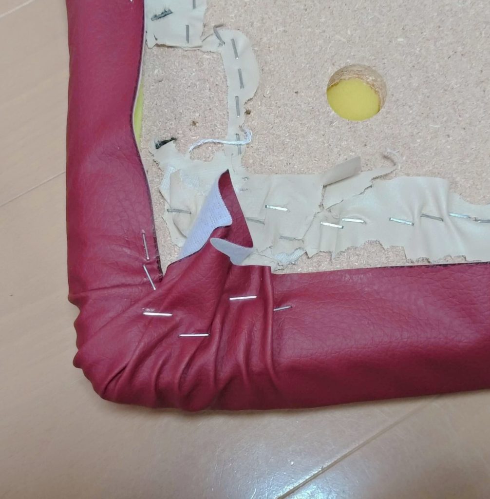 イスの座面張り替え 角のシワ