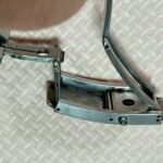 腕時計ベルトの長さ調整部のよごれをミラブルシャワーで落とした後