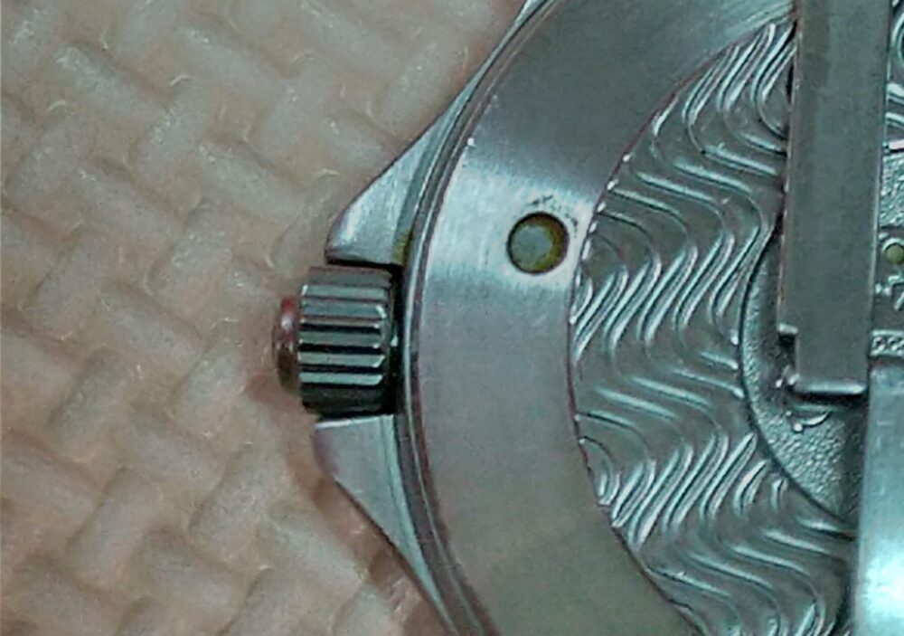 腕時計文字盤うらのよごれをミラブルシャワーで落とす