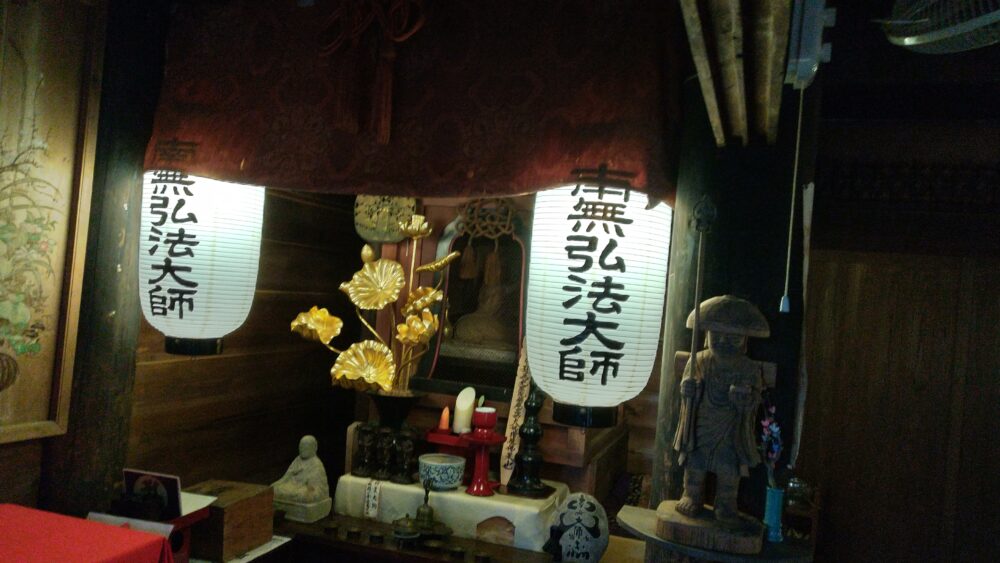岐阜県関市の日龍峯寺にちりゅうぶじ　弘法大師こうぼうたいし