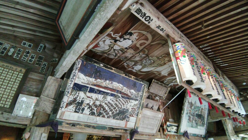 岐阜県関市の日龍峯寺にちりゅうぶじ本堂の天井