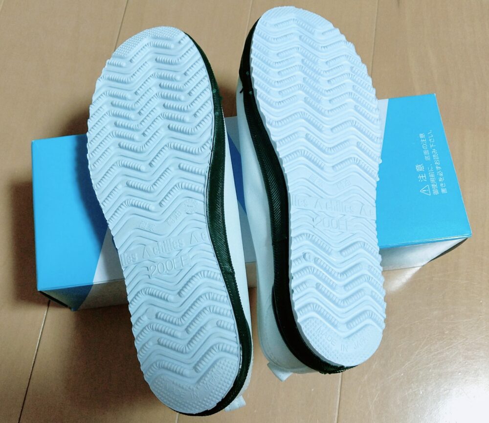 体育館シューズと兼用できる上履き（バレーシューズ）