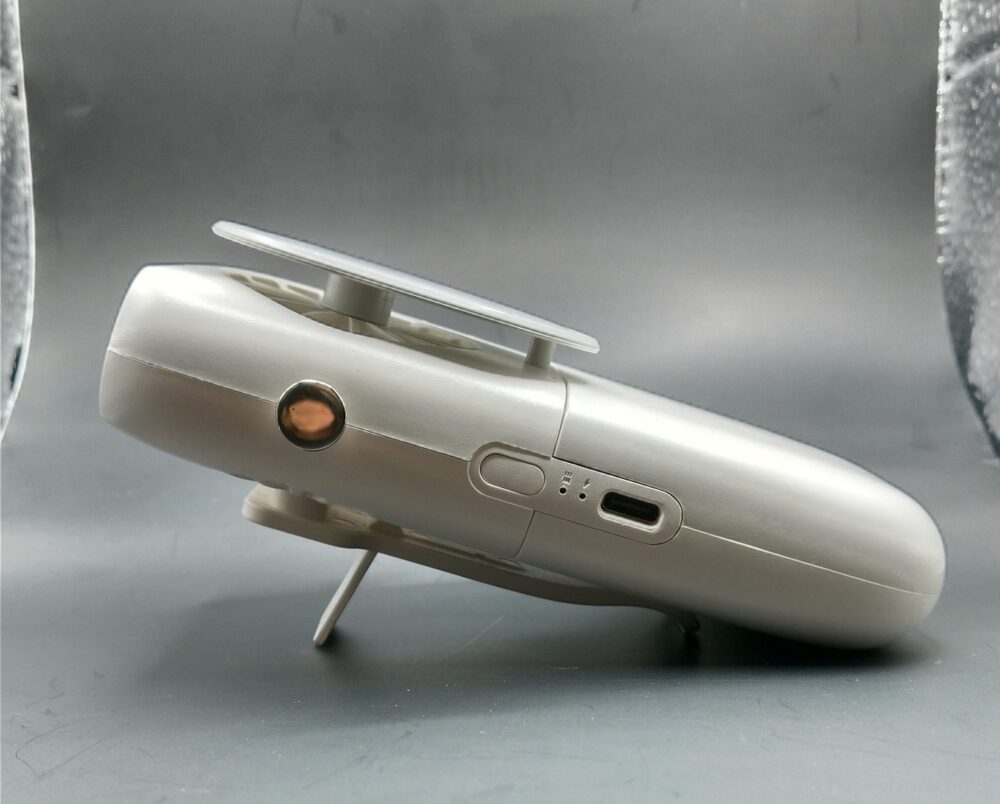 ミストがでる充電式扇風機卓上で使える